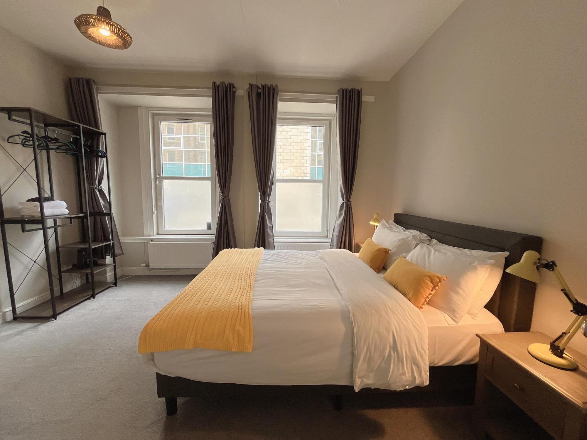 Two Bed Apartment Эдинбург Экстерьер фото